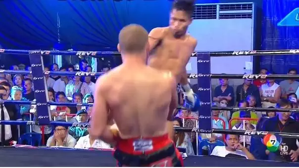 MMA Fighter Dodges Head Kick So Good He Almost Drops Out Of Shot