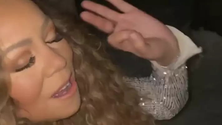 Mariah Carey Forgets Lyrics In New Year's Eve Auld Lang Syne Rendition 
