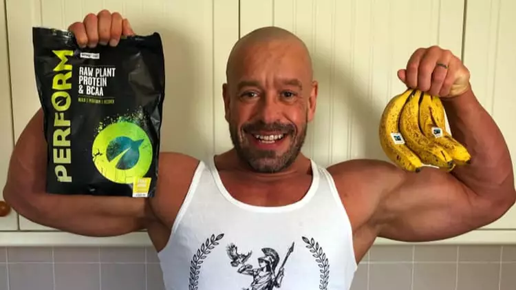 Bodybuilder Claims His New Vegan Diet Has Made His Eyesight Better
