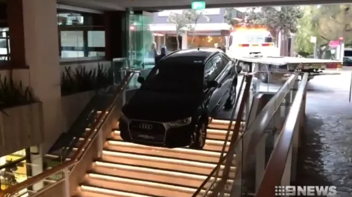 Uber Driver Takes Completely Wrong Turn And Gets Stuck On Staircase