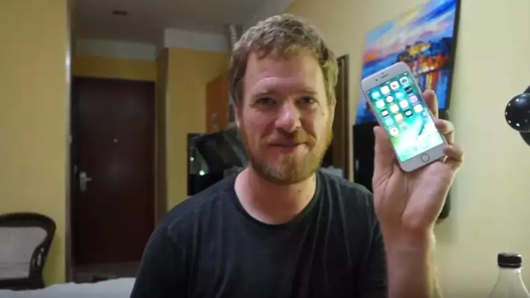 This Man Made An iPhone From Parts Found At Chinese Markets 
