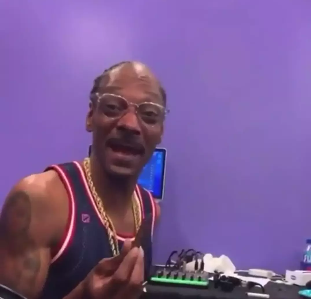 Of course, it's all in a day's work for Snoop.