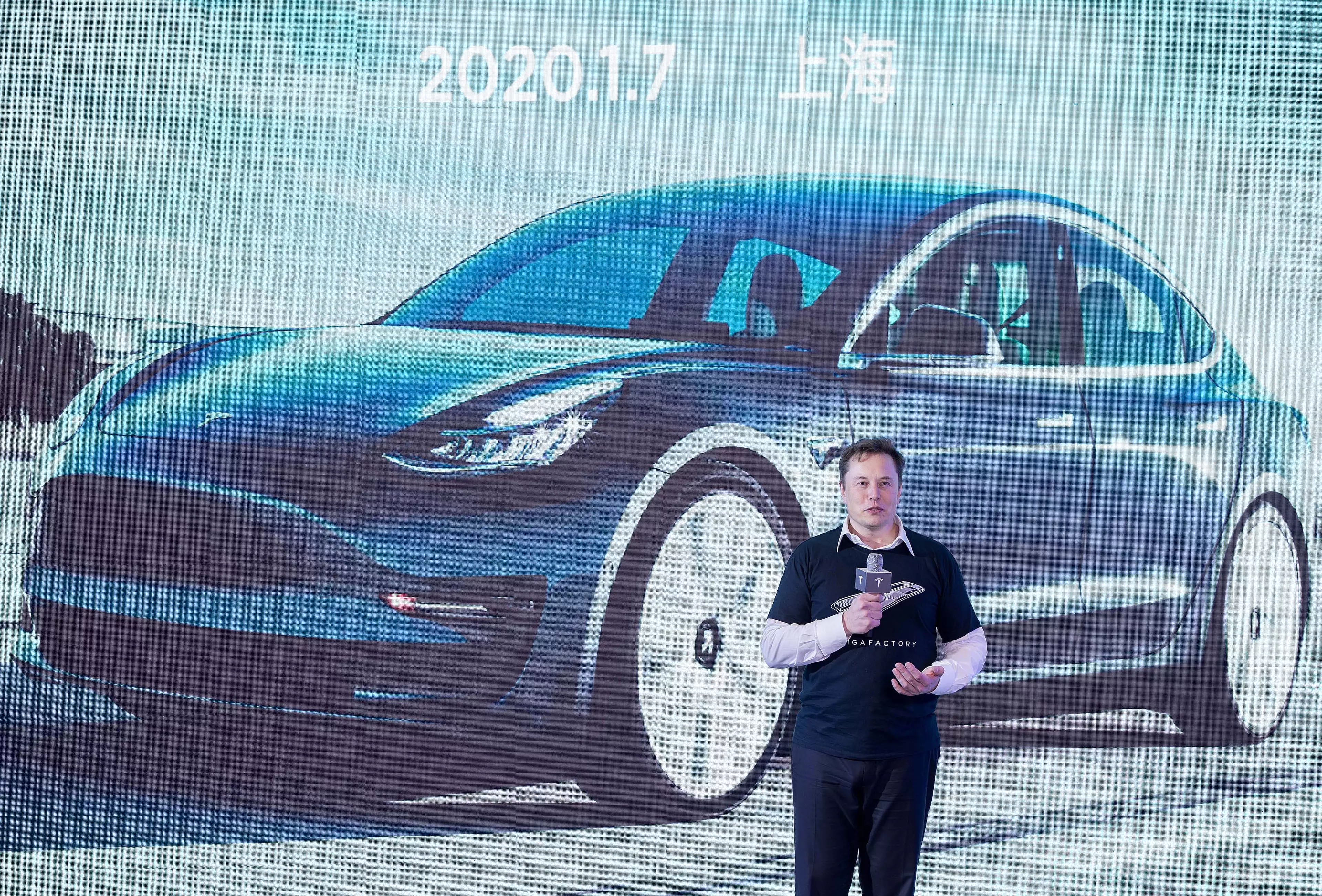 Musk wowed the audience at the Shanghai convention.