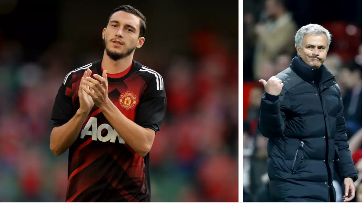 Manchester United Fans All Want The Club To Sell Matteo Darmian