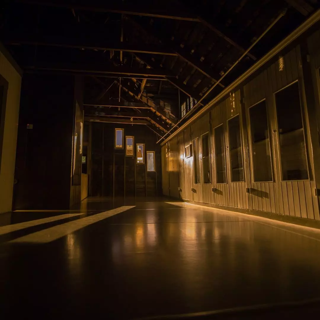 The immersive 360-degree video plunges you into long corridors and dark corners (