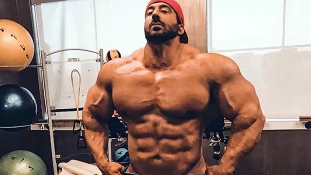 Bloke Becomes 25st Bodybuilder After Becoming Addicted To The Gym