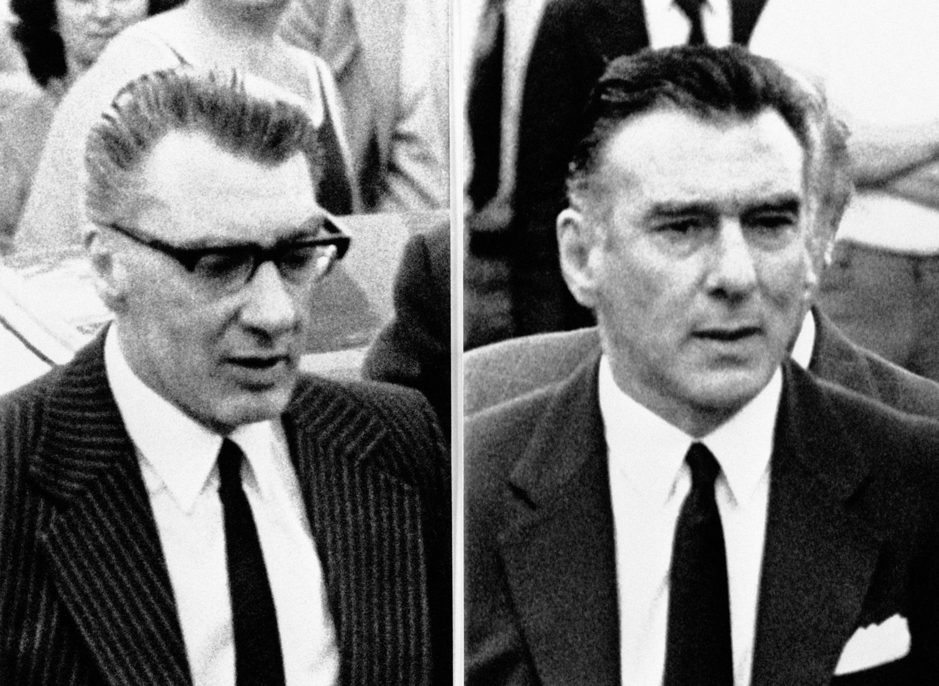 Ronnie (left) and Reggie Kray.