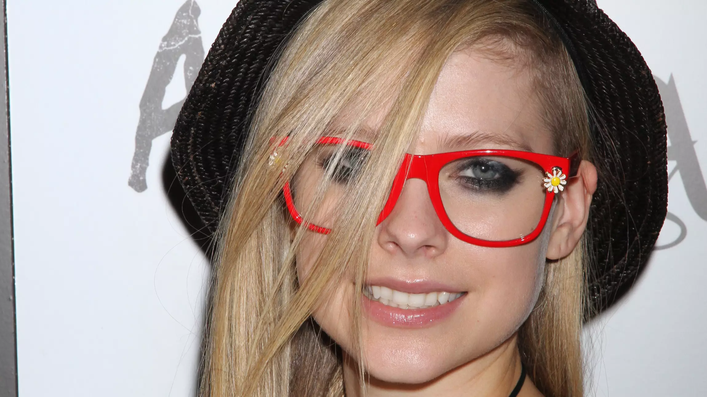 Avril Lavigne Addresses Conspiracy Theory She Died And Replaced With A Clone