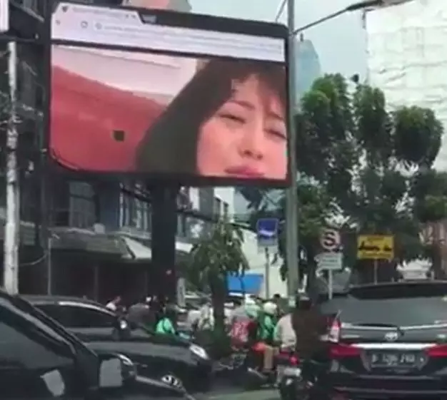 Man Streams A Porno On A Giant Billboard During Rush Hour