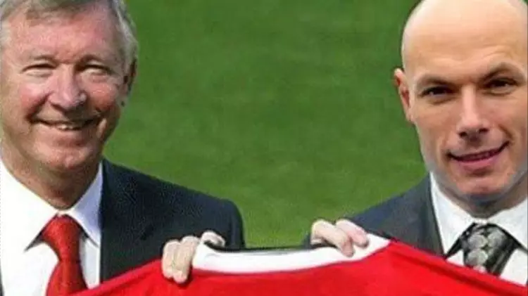 Punter Puts £1 On Howard Webb To Become Next Man Utd Manager, Paddy Power Pay Out 