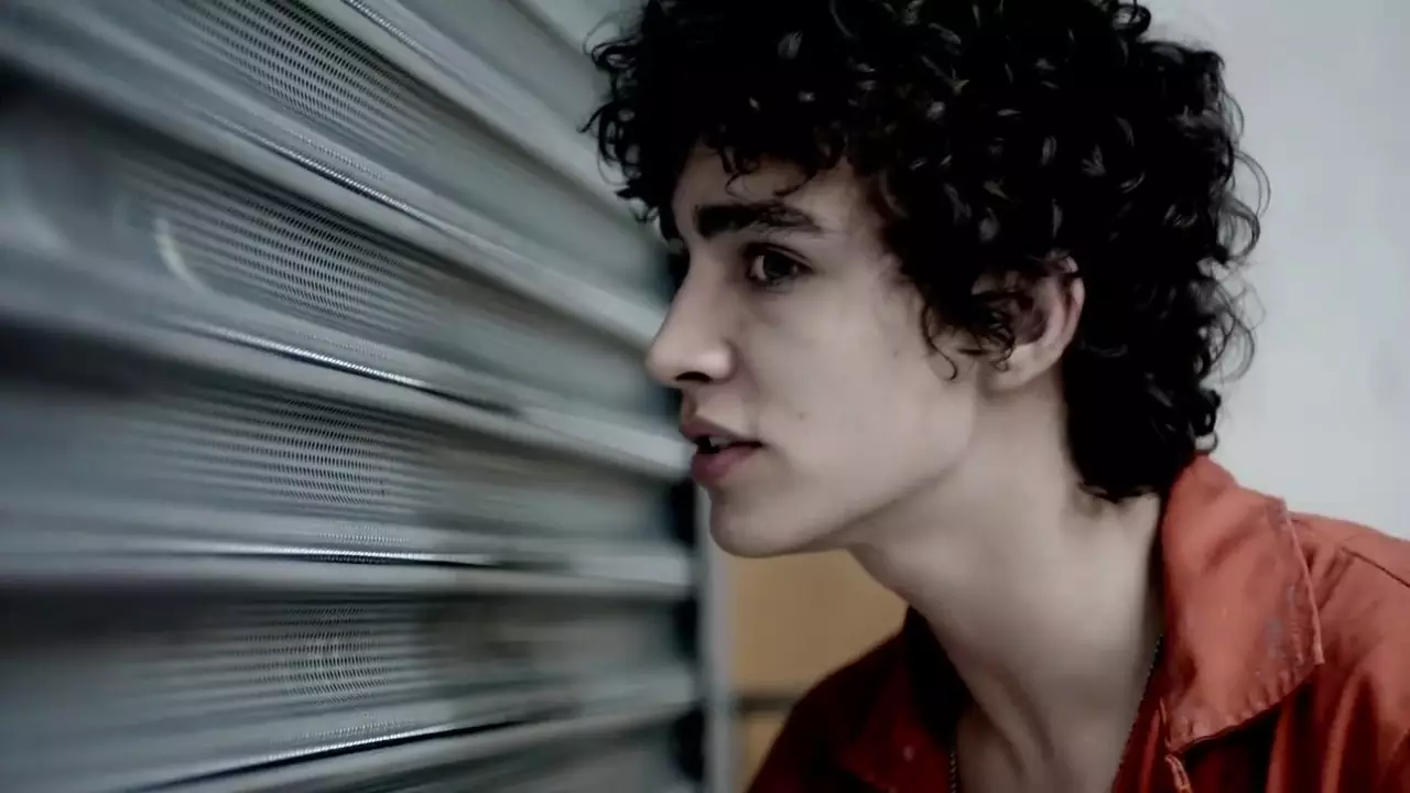 A younger Robert Sheehan in Misfits.