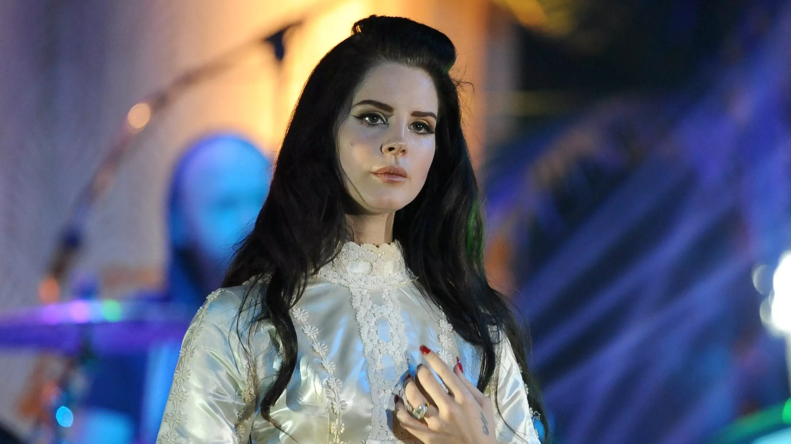 Lana Del Rey Hits Back At Critics Over Album Cover