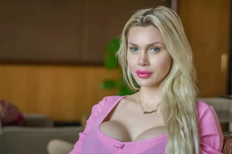 Model Spends $6k On Eye Implants To Make Her Look Like A Cartoon