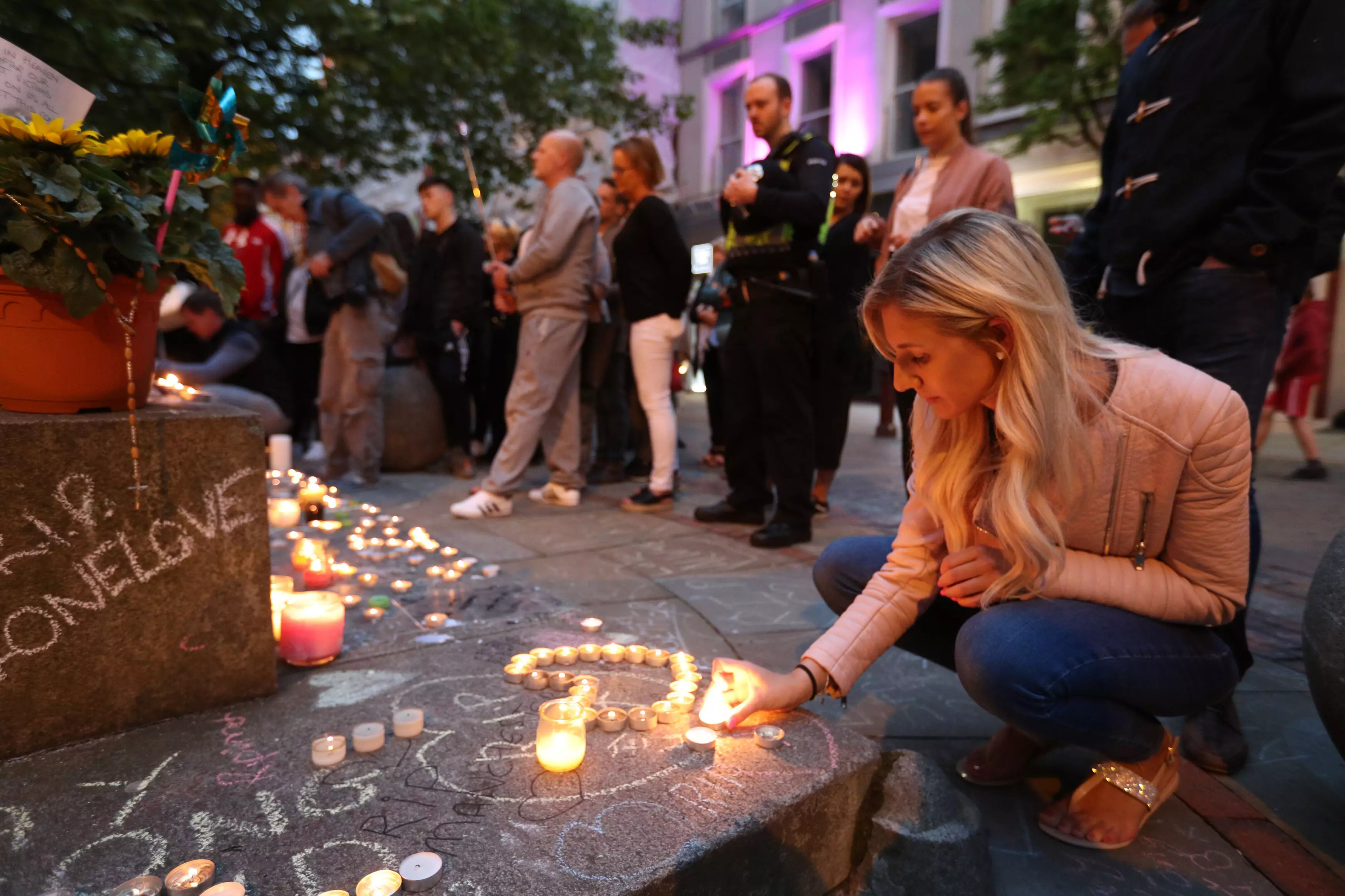 Manchester resident's gathered to pay tribute to the victims of the Manchester Arena Bombing (