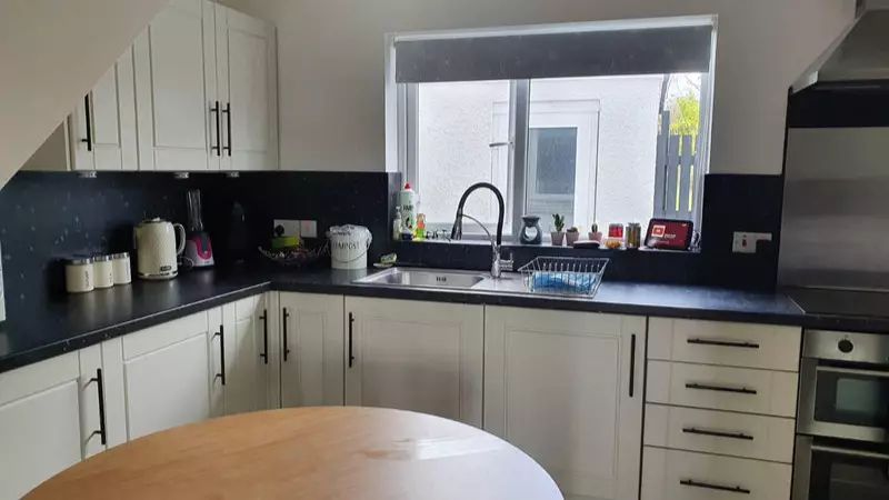 Man Renovates Kitchen For Just £91 After Being Quoted £900