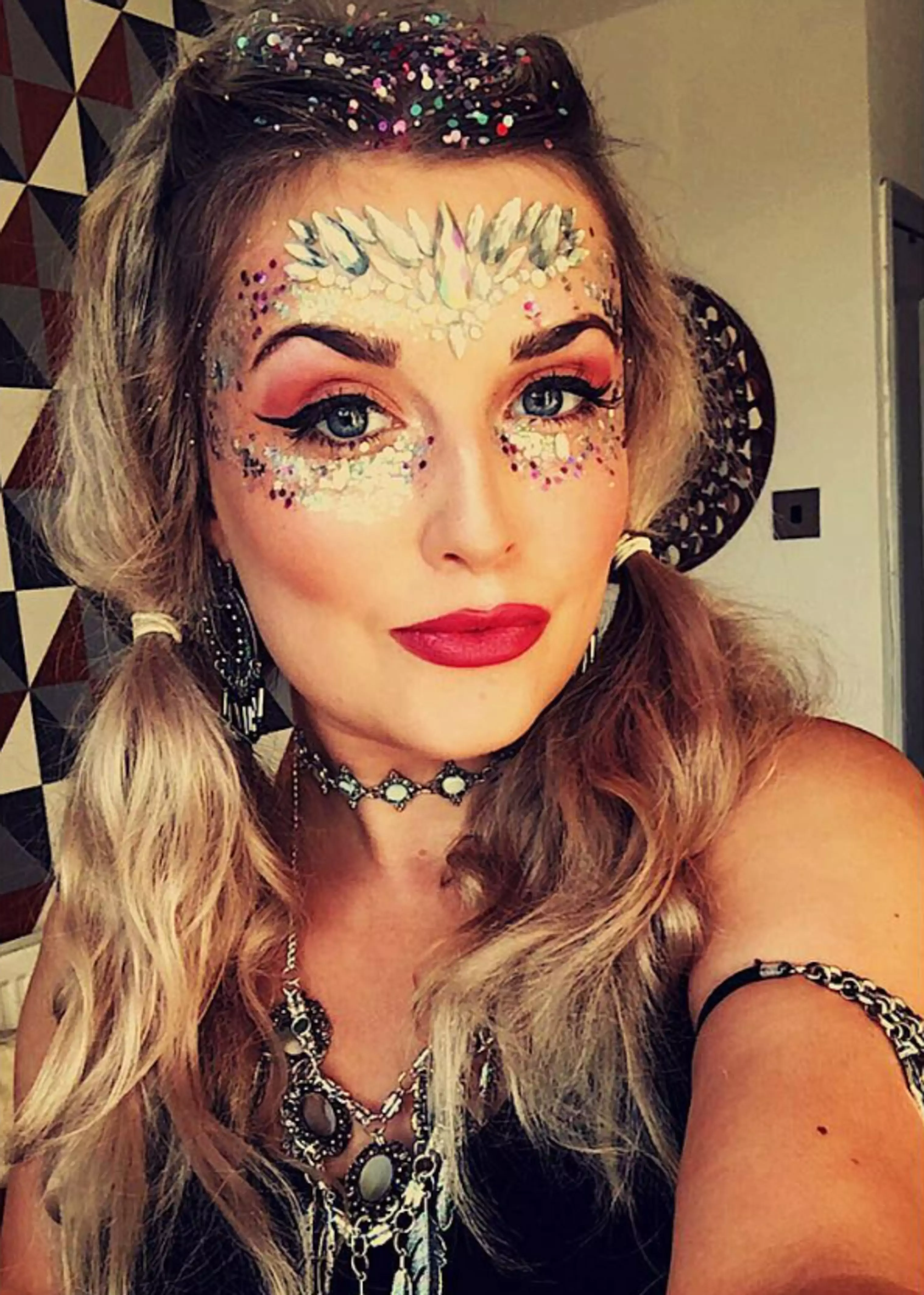 Bethany Gallagher said without her ostomy bag she wouldn't be able to enjoy festivals with her friends.