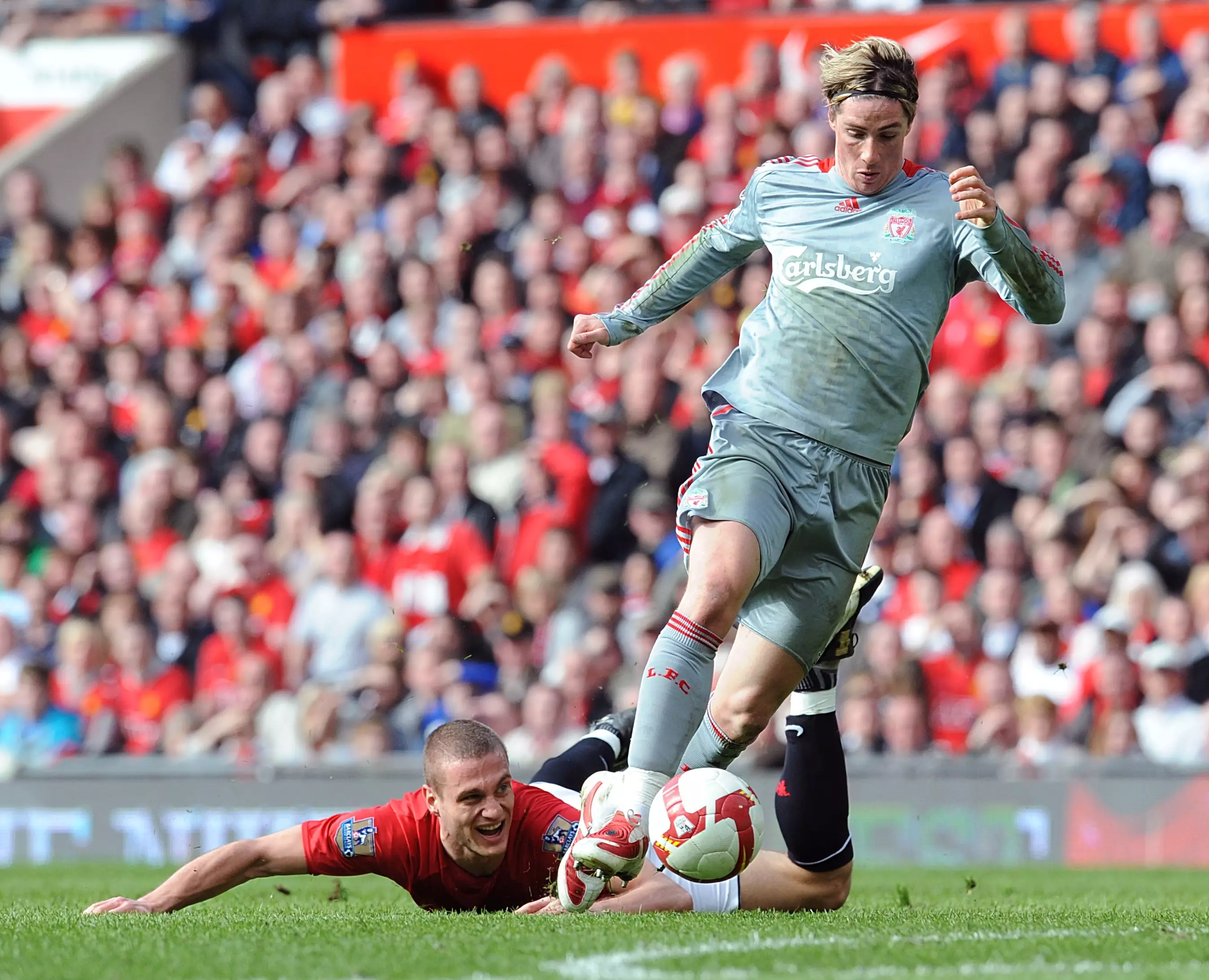 Vidic channelling his inner Jones as Torres runs away from him. Image: PA Images