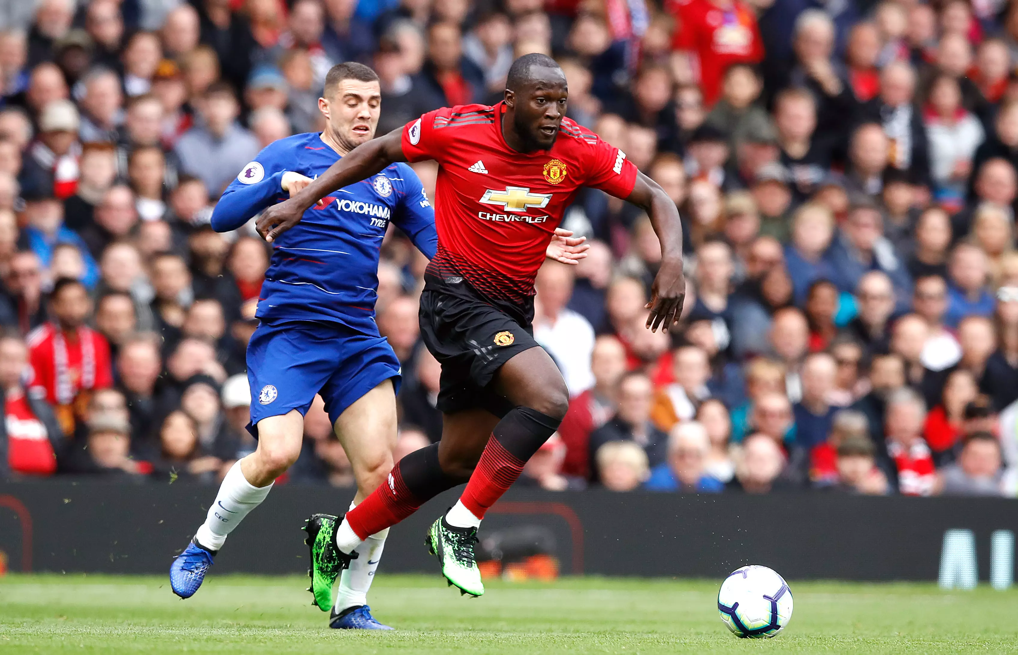 Lukaku battles with Mateo Kovacic during his final Manchester United game (Image