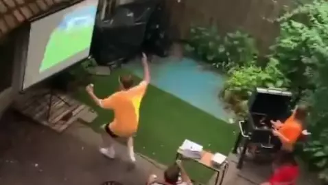 Fans Troll Neighbours Who Are Watching Match 30 Seconds Behind Their Stream