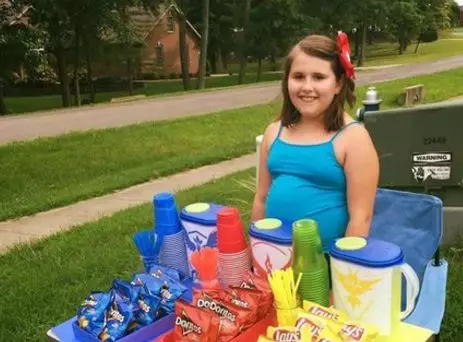 Young Entrepreneur Comes Up With Genius Way To Cash In On Nerds