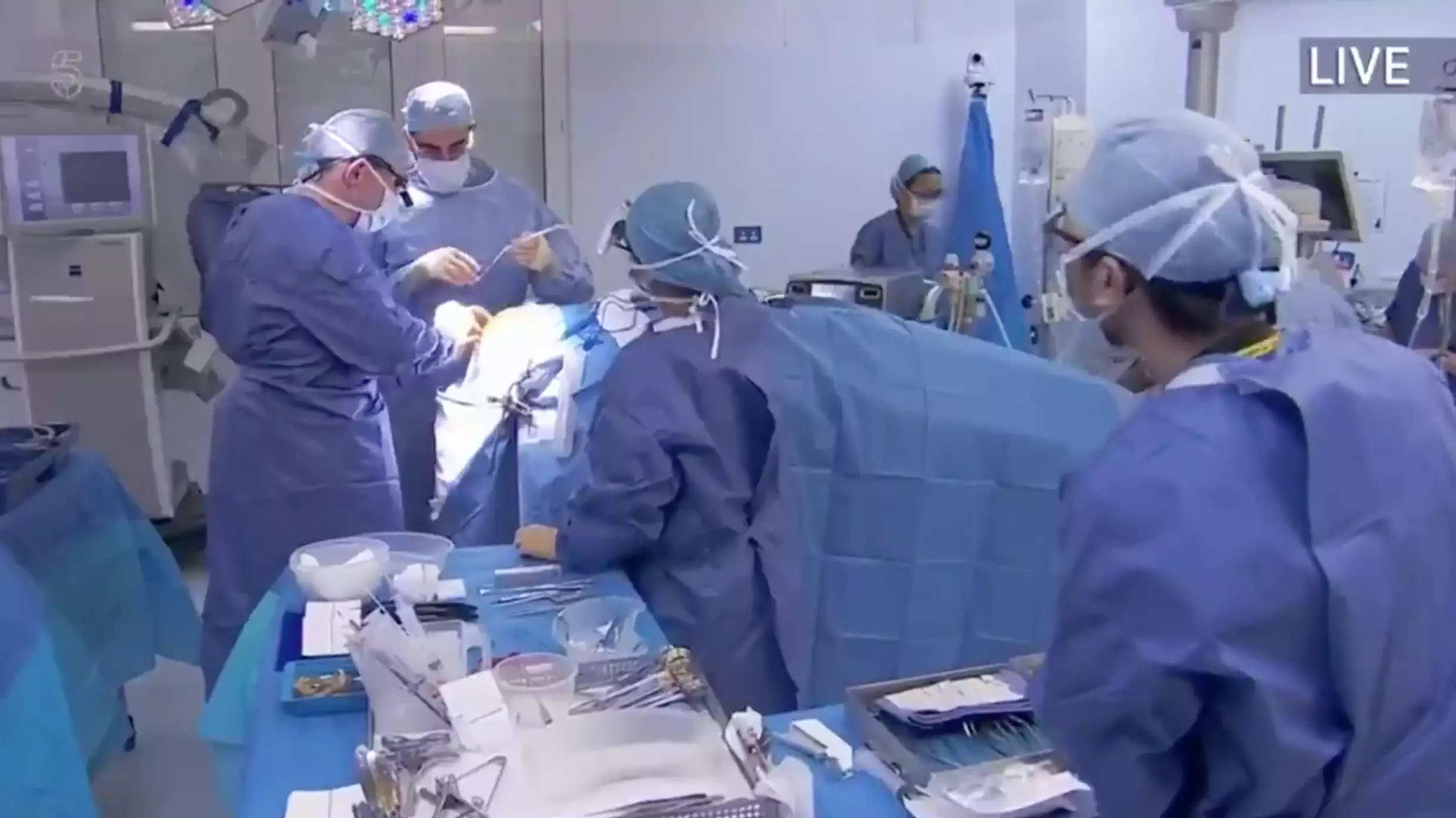 Surgeons Perform Incredible Operation On Human Brain On Live TV
