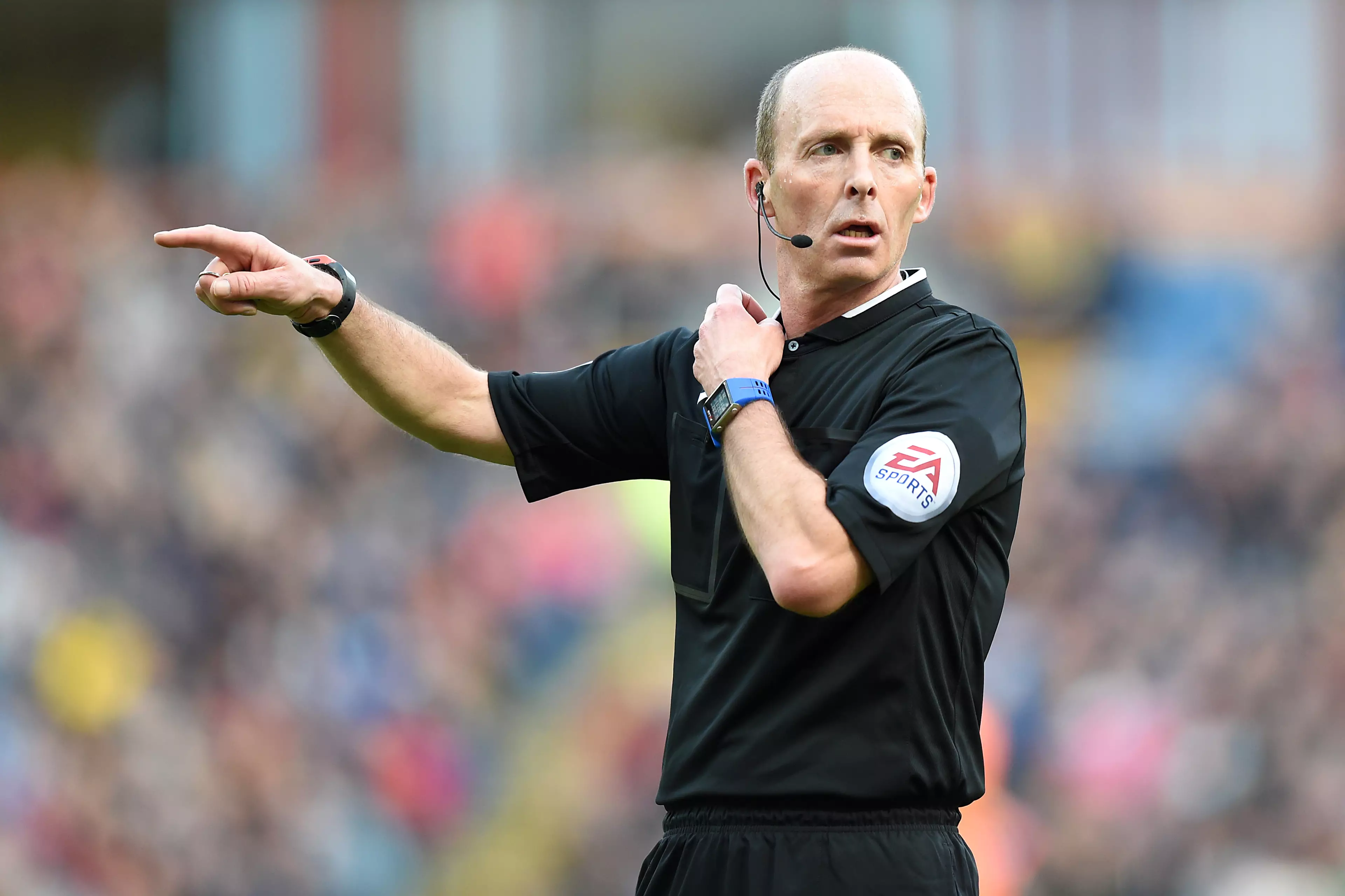 WATCH: Mike Dean Produced Some Hilarious Moments During Southampton vs Spurs