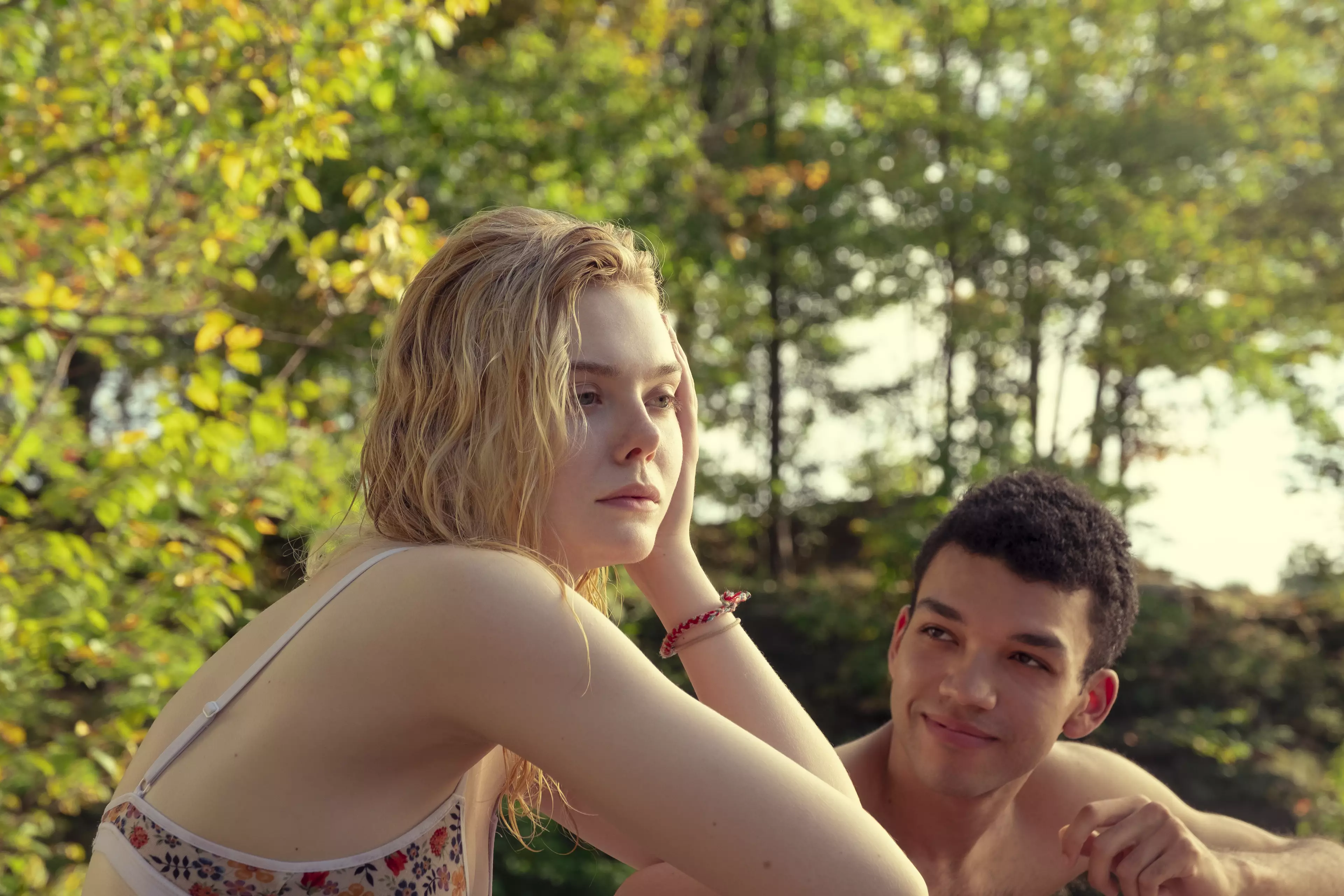 Theodore Finch is played by Justice Smith whilst Violet Markey is played by Elle Fanning (