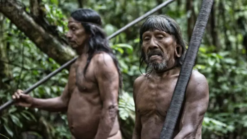 Photographer Snaps Pictures Of Infamous Ecuadorian Tribe That Killed Five American Missionaries