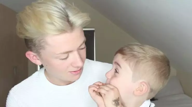 Vlogger's Little Brother Has Best Response To Him Coming Out 