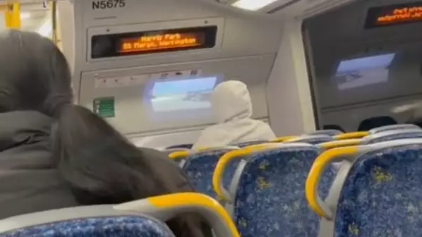Bloke Brings Projector Onto A Sydney Train To Watch The Fast And The Furious