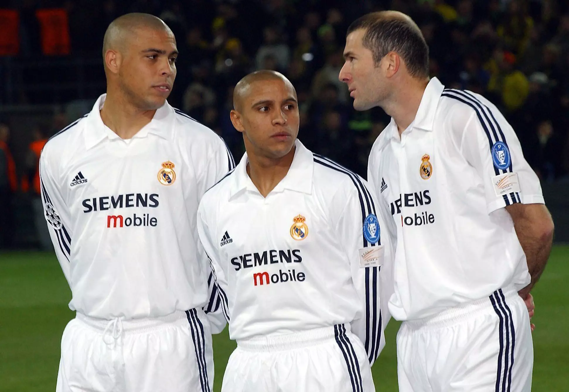 Ronaldo (L) and Zidane (R) with Real Madrid teammate Roberto Carlos (C) in 2003. (Image