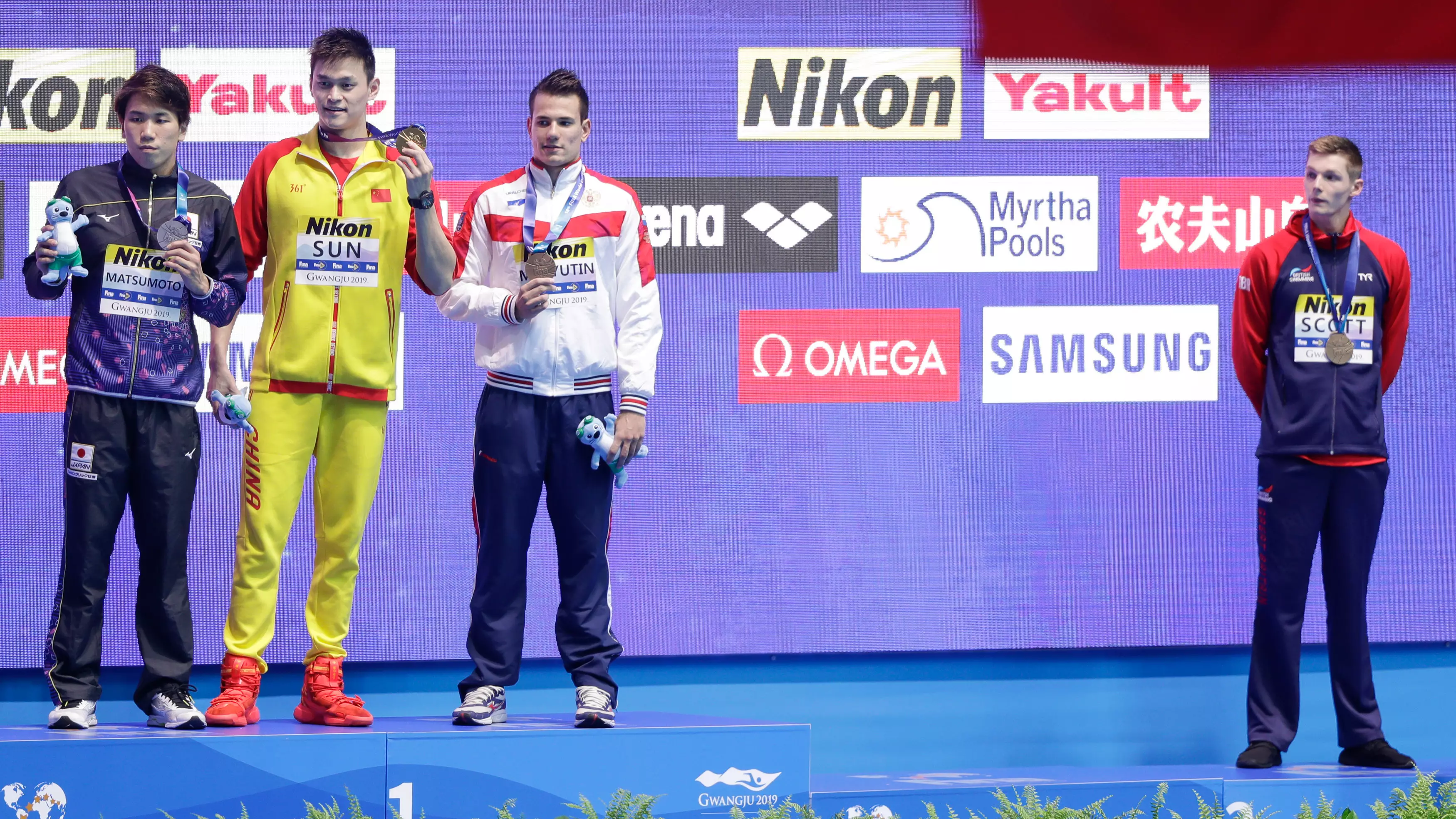 British Swimmer Duncan Scott Refuses To Join Drugs Cheat Sun Yang On The Podium