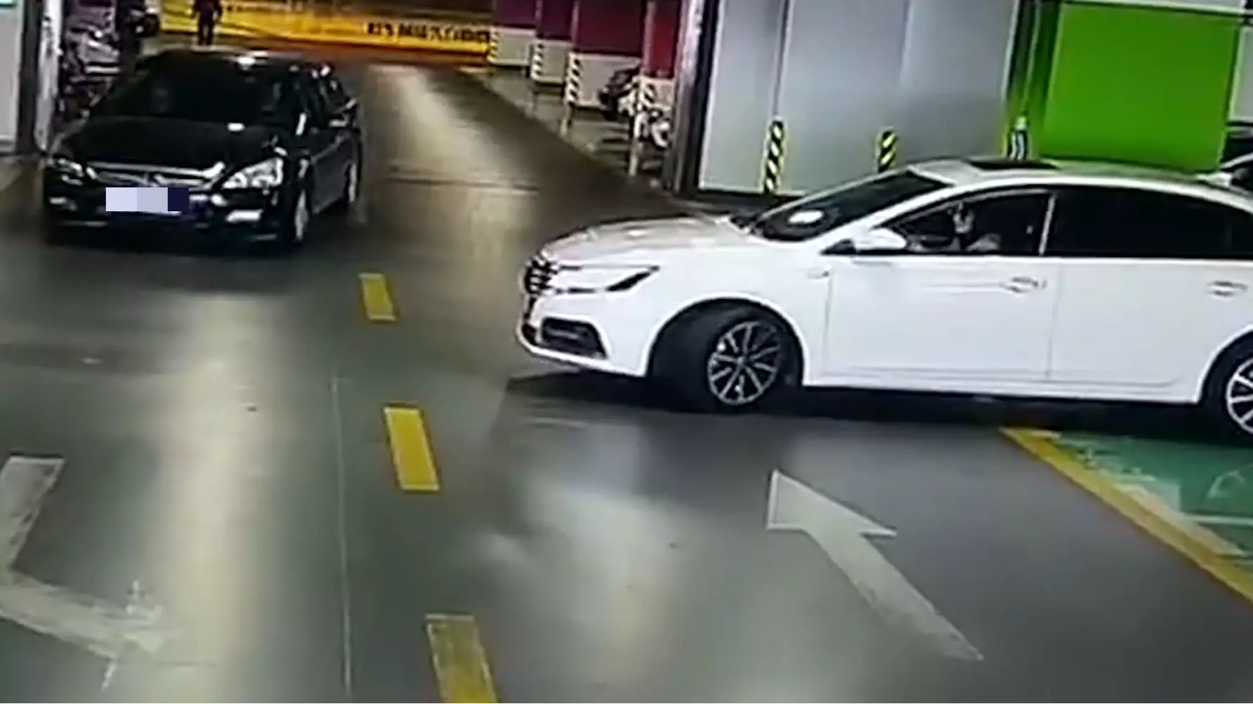 Driver Reverses Into Maserati, BMW And Audi Getting Out Of Parking Space