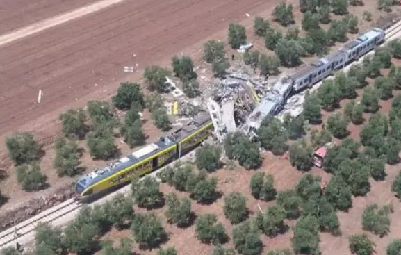 Rail Travellers Dead After Trains Collide In Southern Italy