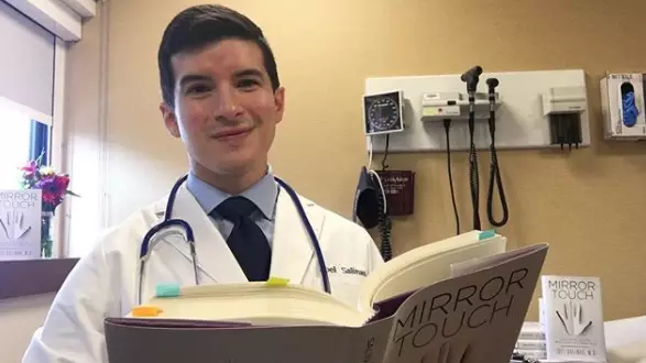 This Doctor Can Feel His Patient's Pain Due To Rare Condition 