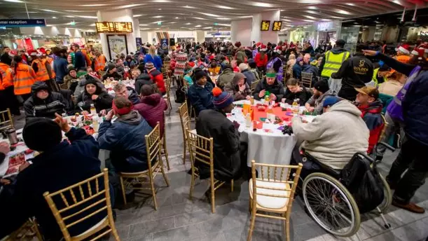Birmingham New Street Train Station Hosts Christmas Dinner For 200 Homeless People 