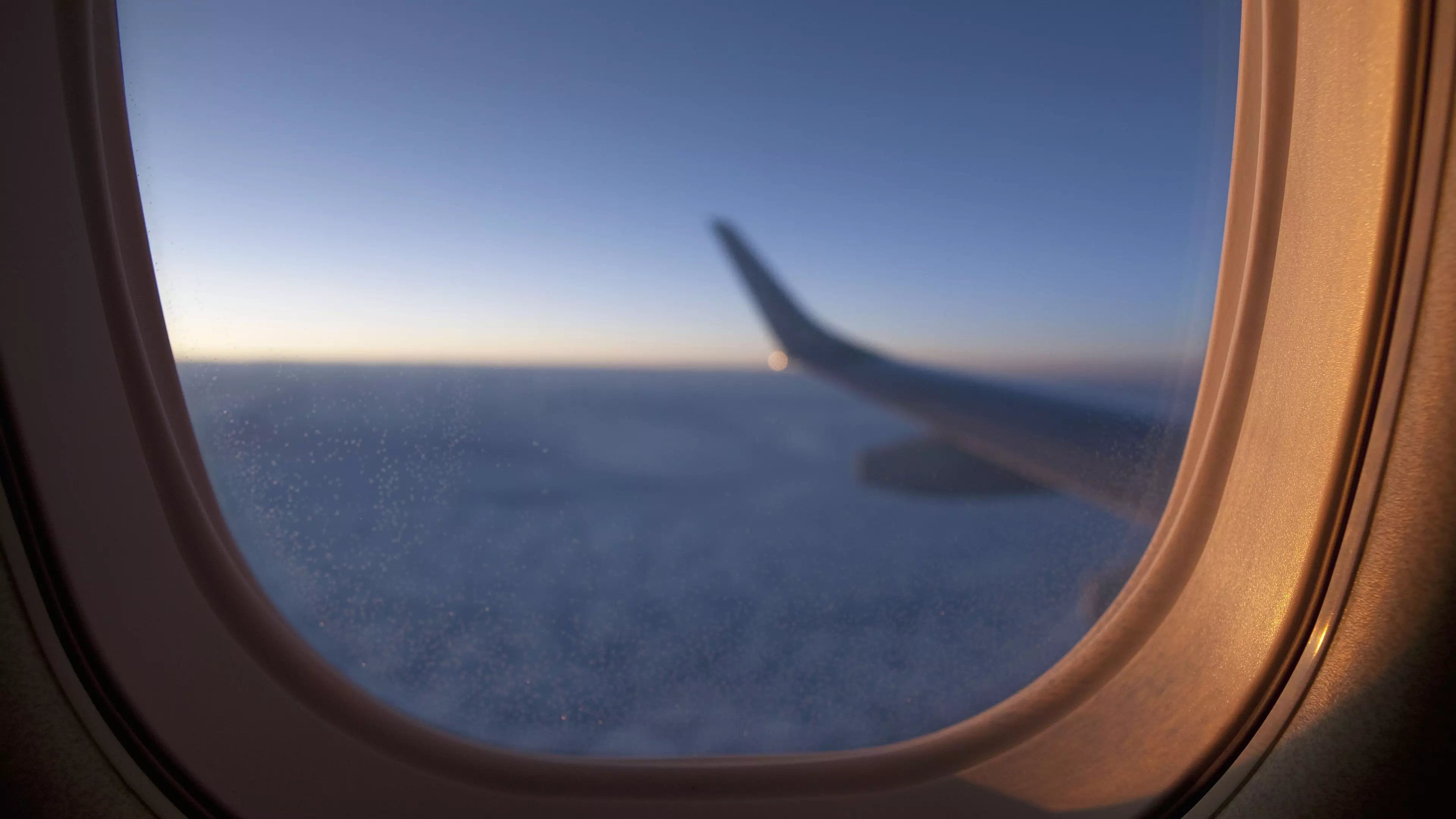 Flight Attendant Warns Passengers To Never Rest Their Head On Windows