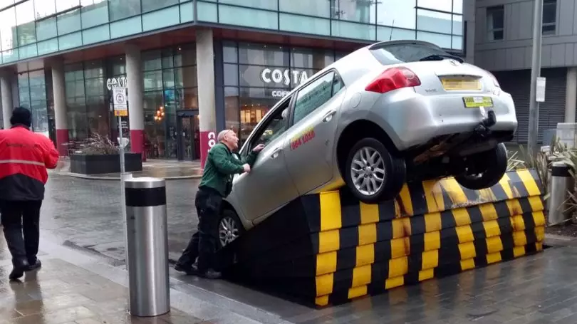 Two Cars Get Trapped On The Same Road Barrier Within An Hour