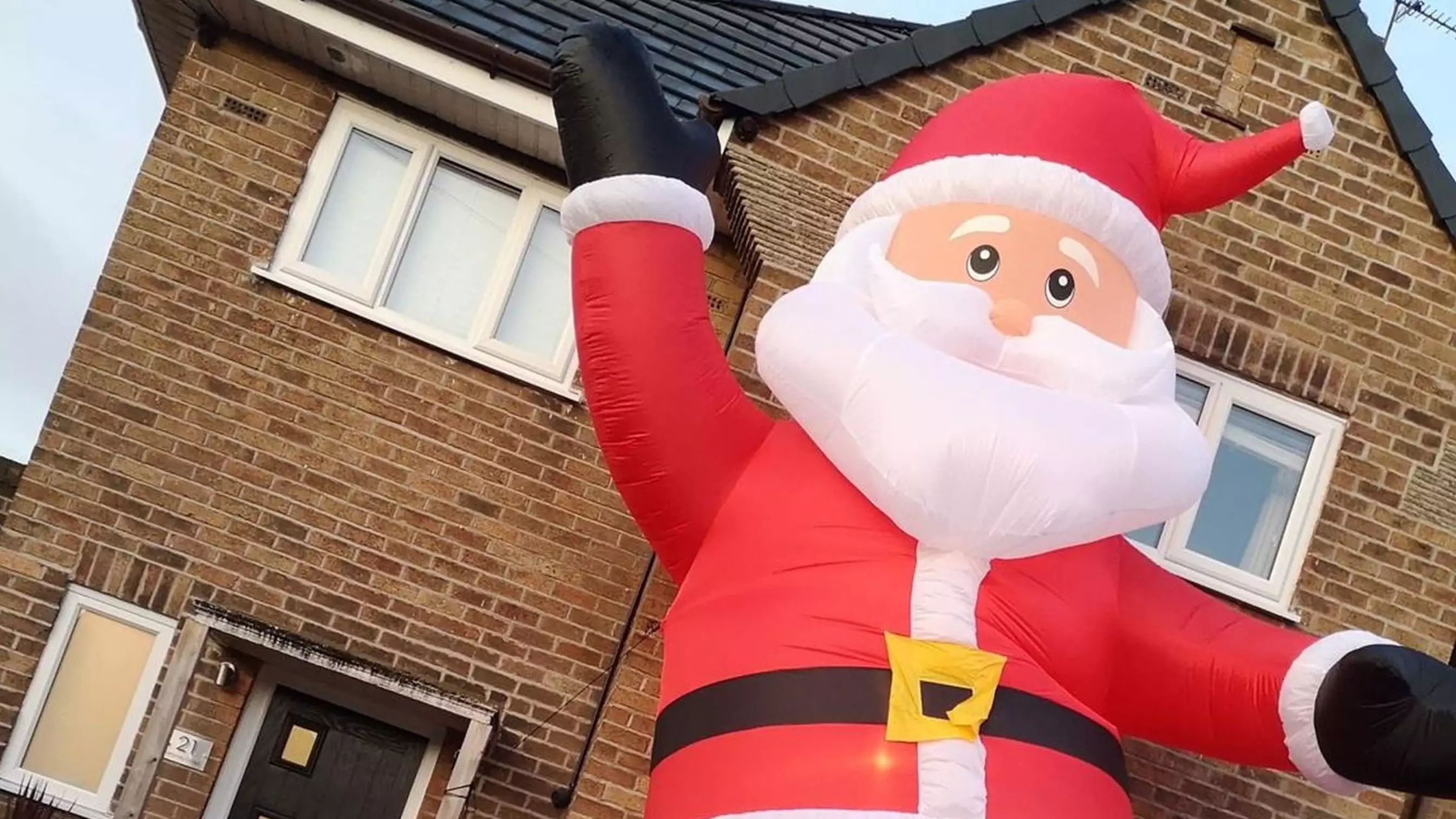 ​Man Is Left In Disbelief After He Accidentally Buys 25ft Inflatable Santa From eBay