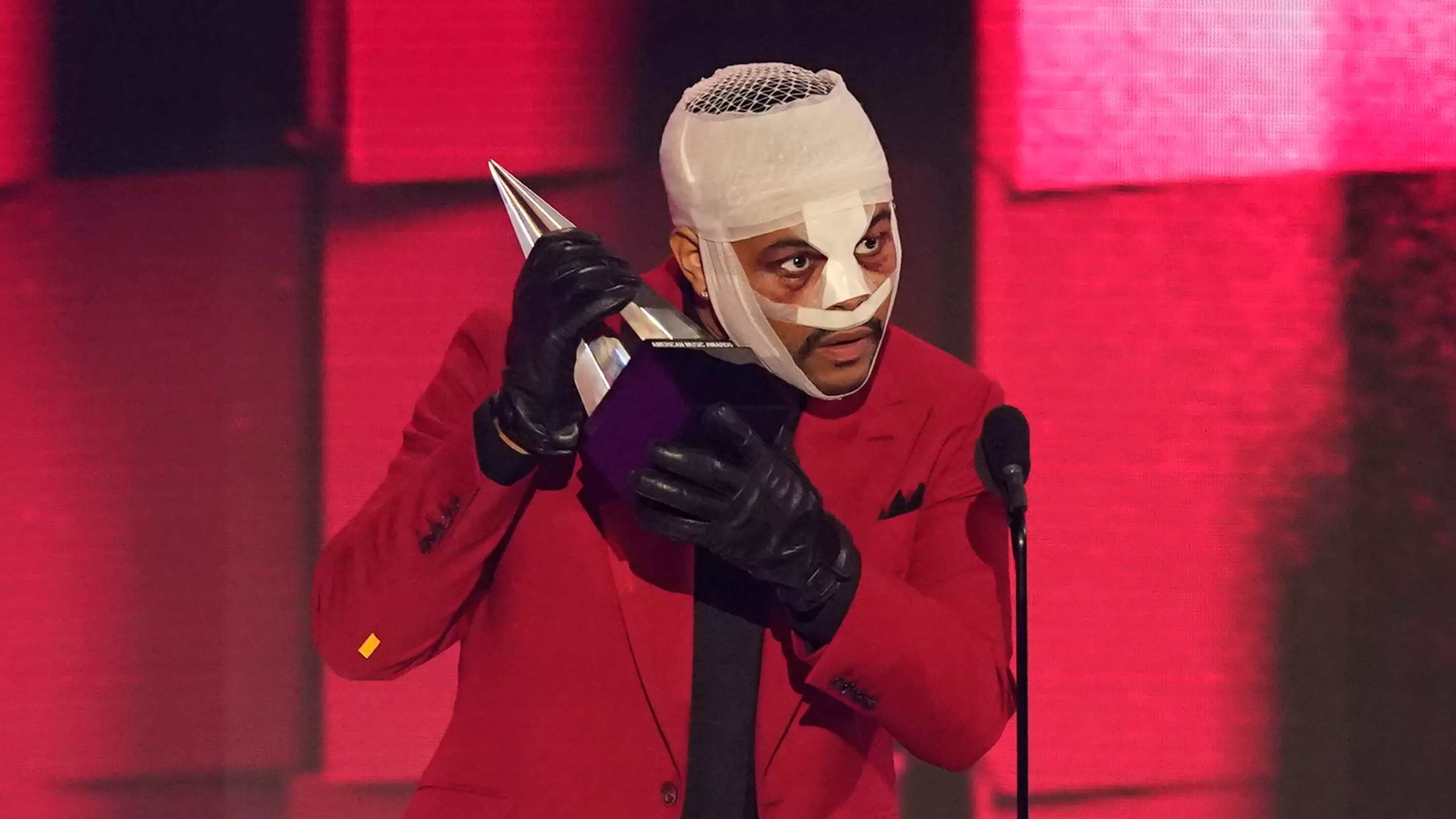 The Weeknd Performs At AMAs With Face Covered In Bandages