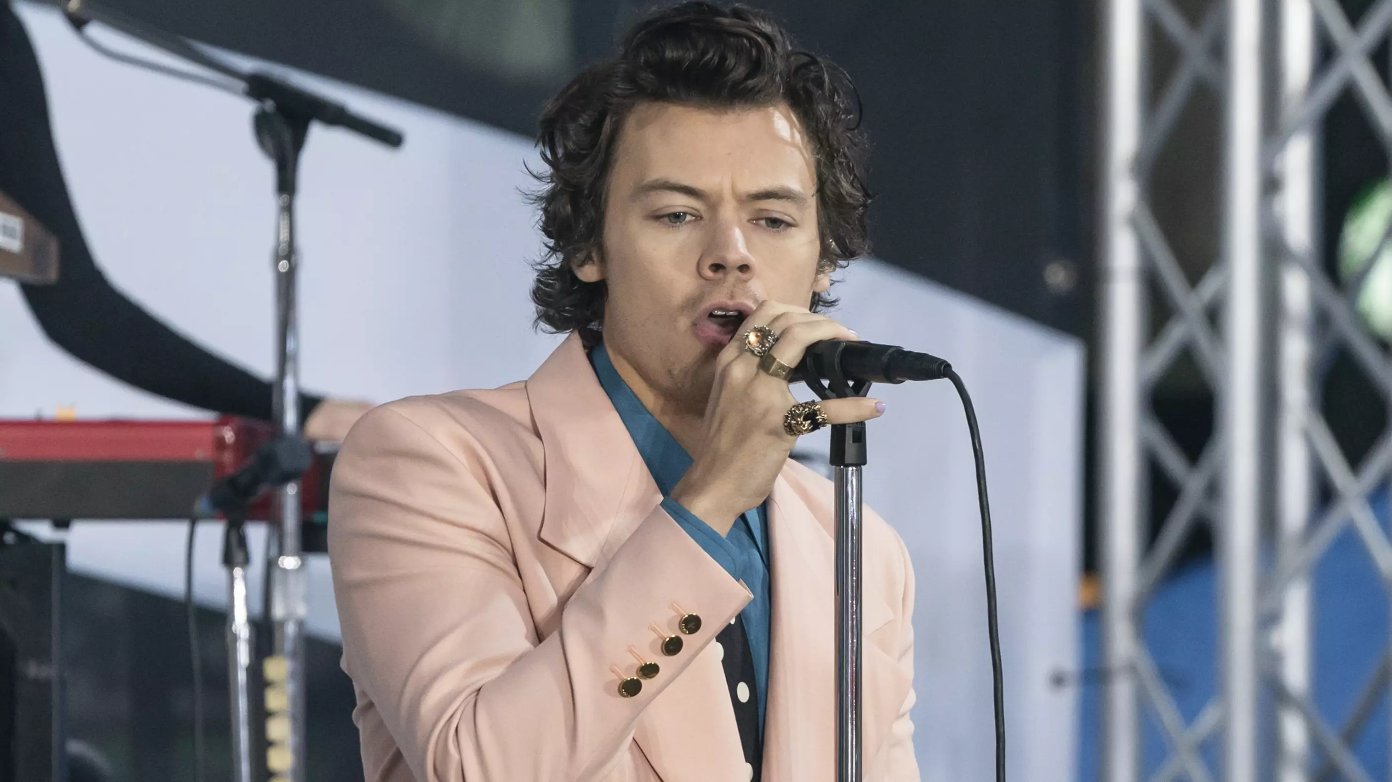 Harry Styles Is Under Fire For Spitting Water On Stage During American Tour