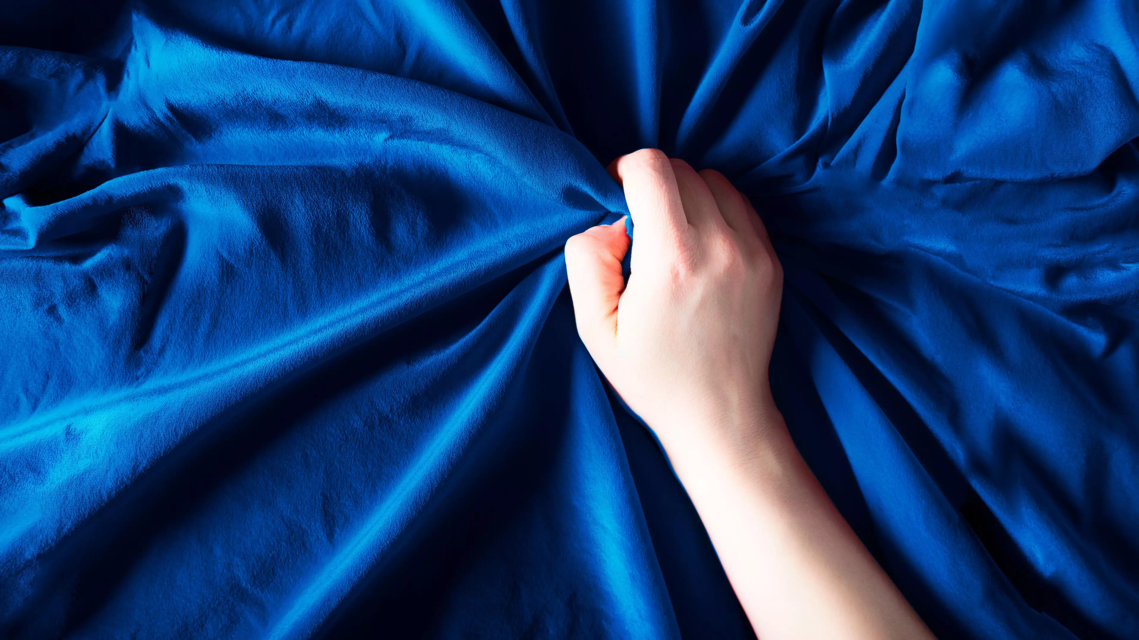 Woman Confronts Her Boyfriend On Live Radio, Admitting She’s Been Faking It The Whole Time