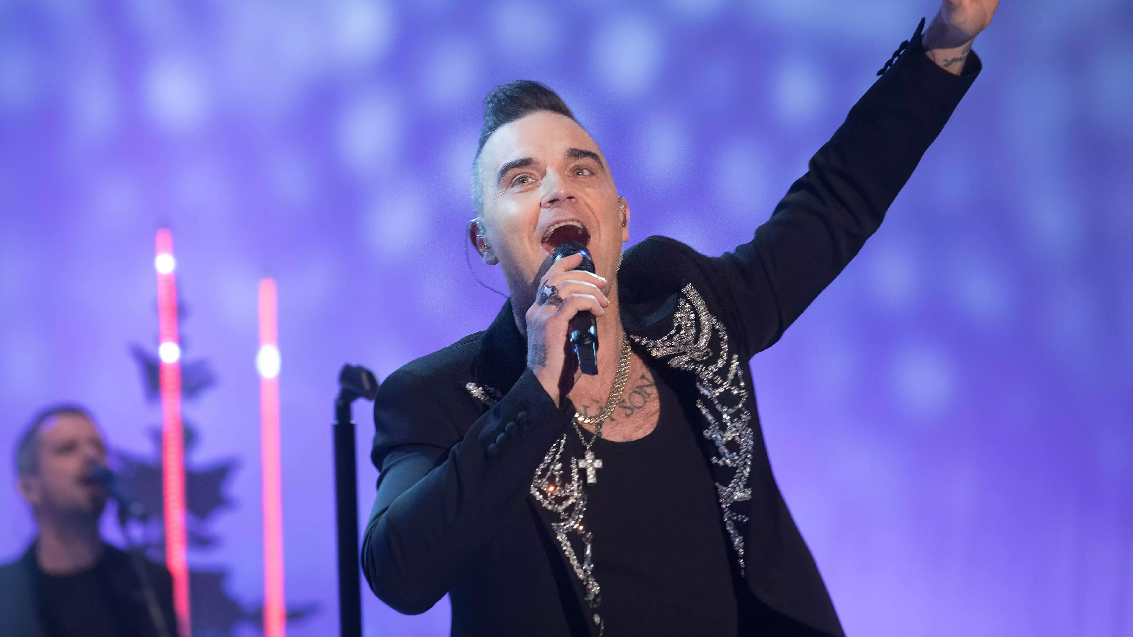 Robbie Williams Is Coming Down Under For A One-Off Special Performance