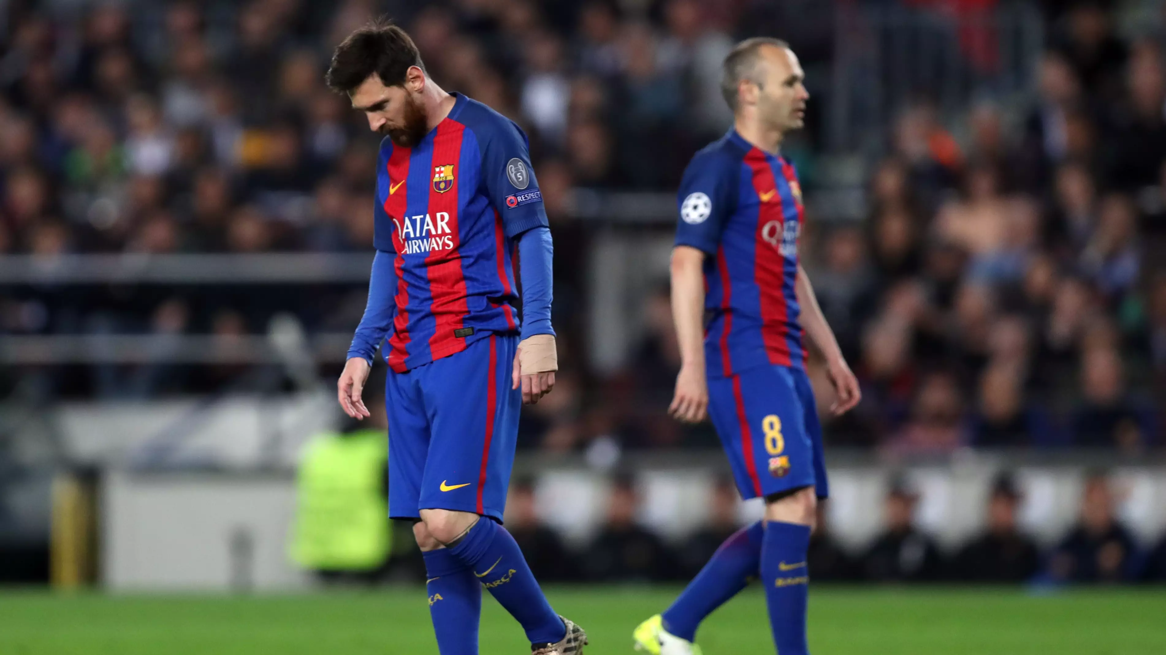 What Lionel Messi Tells Andres Iniesta When Things Aren't Going Well