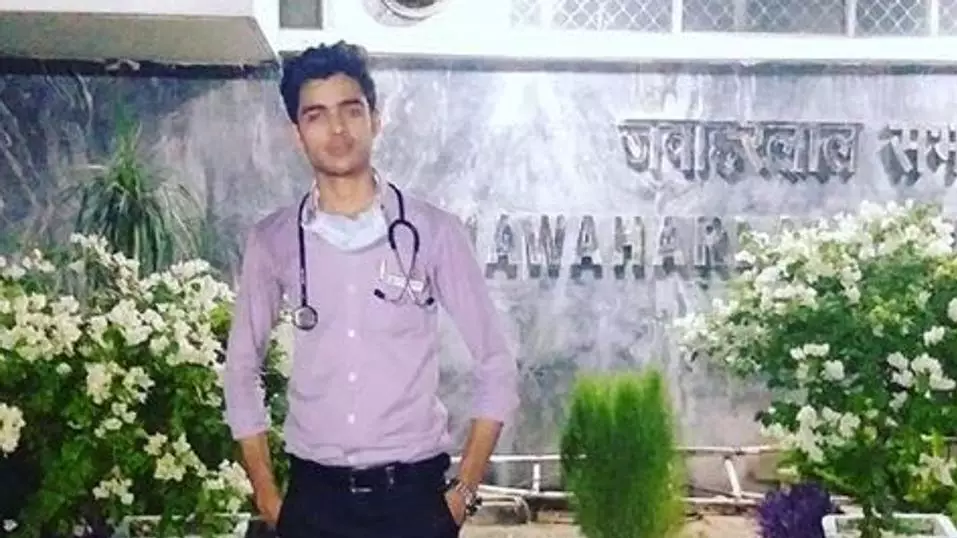 Teenager Is Arrested For Posing As Doctor For Five Months 