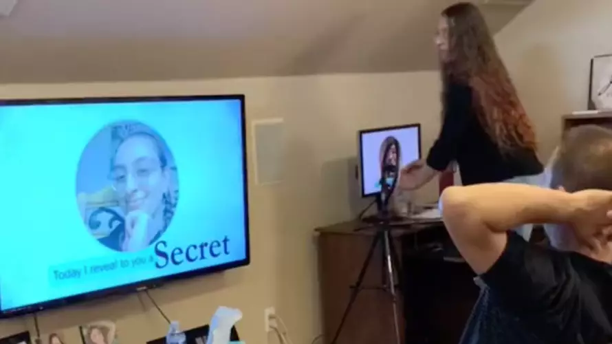 Woman Creates PowerPoint Presentation For Her Parents To Reveal She's A Stripper
