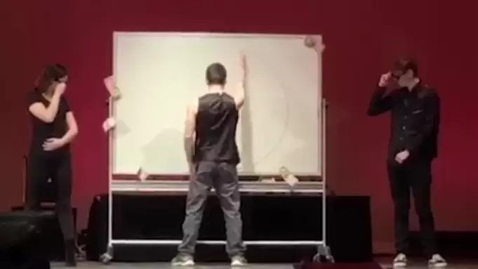 Teen Wows School Talent Show Audience By Drawing Perfect Circle On First Attempt