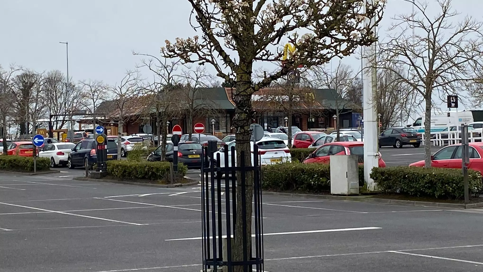 People Are Joining Huge Queues To Get A McDonald's Before They Close