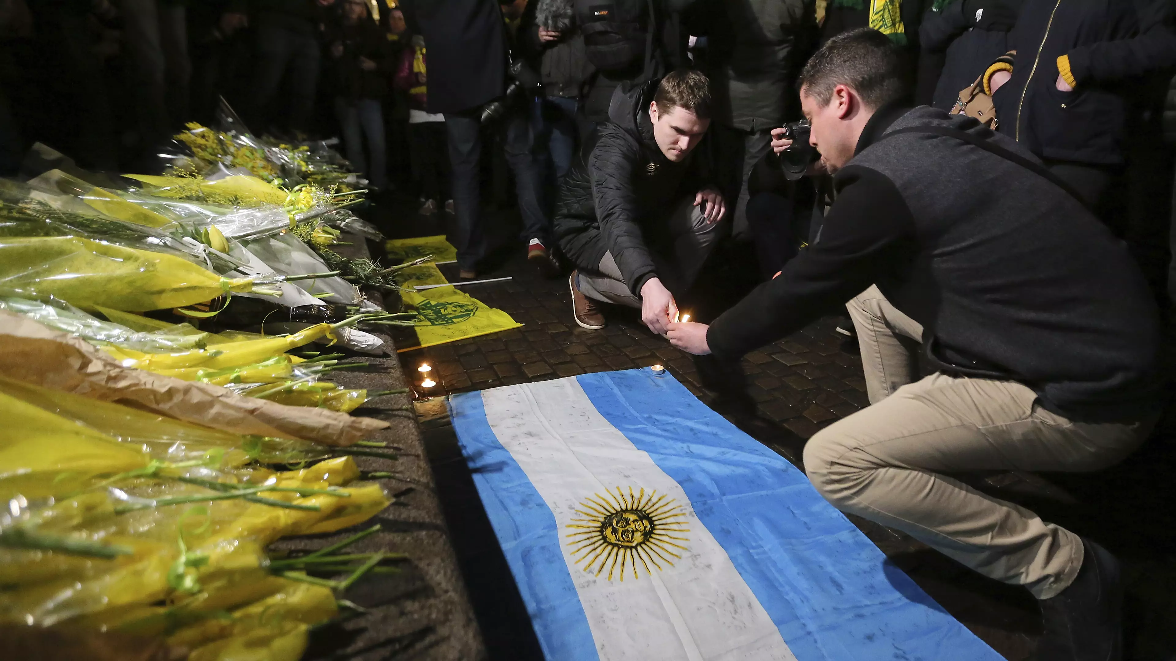 Emiliano Sala Fans Lay Flowers In Nantes And Cardiff After Plane He Was In Disappeared