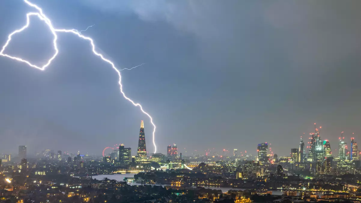 ​Incredible Bolt Of Lightning Dwarfs The Shard In London